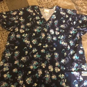 Unworn new XL uniform advantage scrub top.